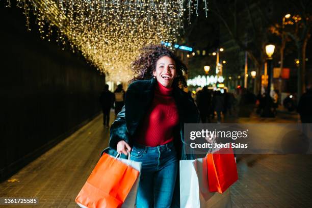 woman running with shopping bags - women shopping photos et images de collection