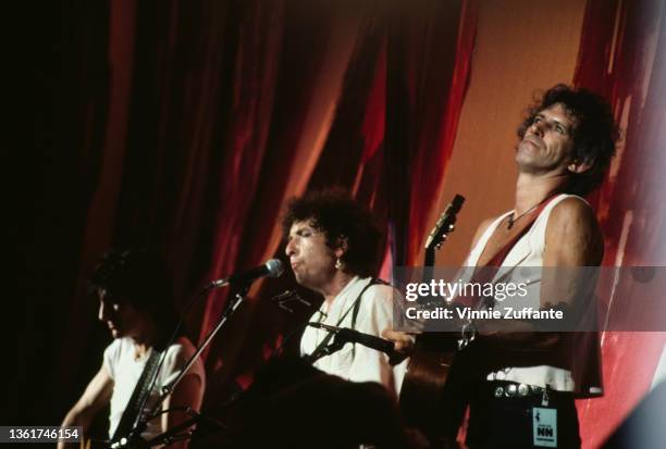 British musician and songwriter Ronnie Wood, American singer-songwriter Bob Dylan, and British guitarist and songwriter Keith Richards perform at the...