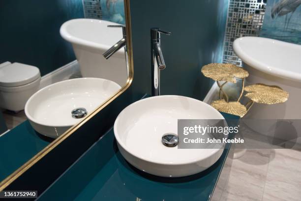 property interior bathroom - deko bad stock-fotos und bilder