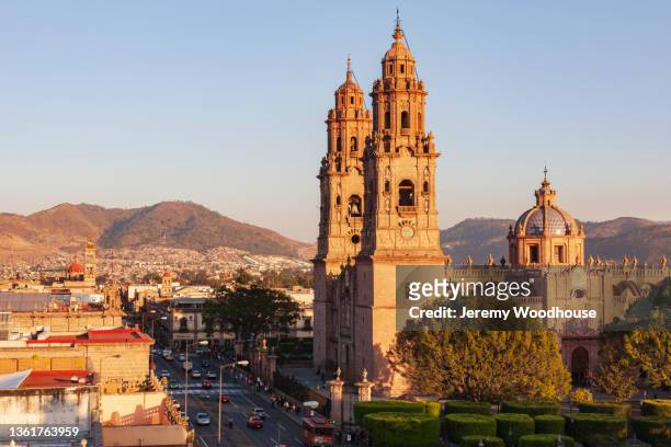 morelia cathedral and avenida madero at sunset - morélia imagens e fotografias de stock
