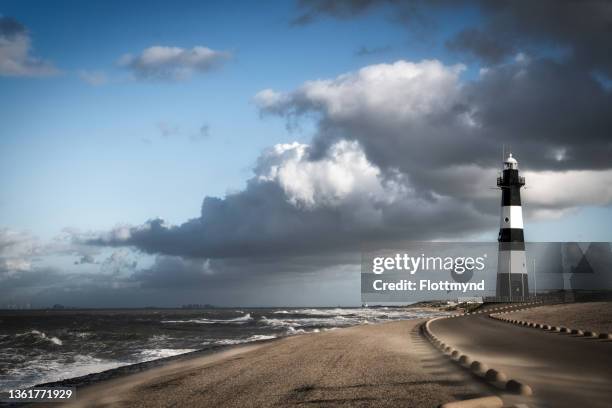 the lighthouse of breskens is the oldest lighthouse in the netherlands made in cast iron. the octagonal tower in black and white was built in 1867 - zealand fotografías e imágenes de stock