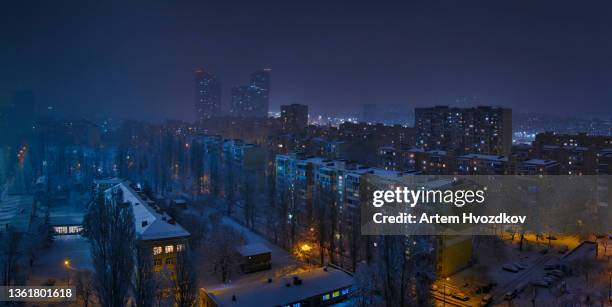 wintertime cityscape of residential area - kiew stock-fotos und bilder