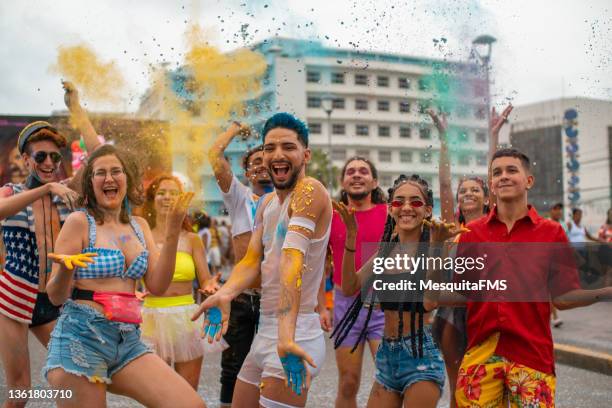 karneval in recife in pernambuco, brasilien - straßenfest stock-fotos und bilder