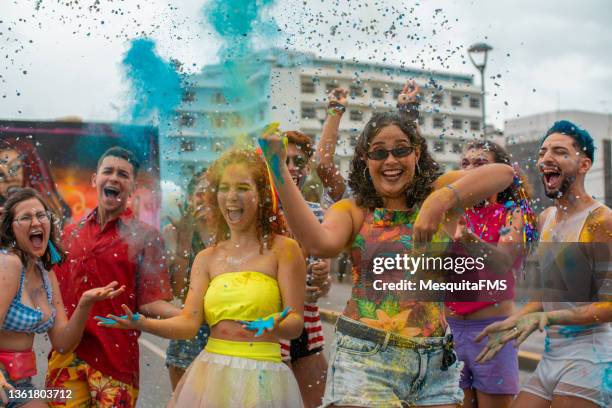 holi festival - carnaval brasil stock-fotos und bilder