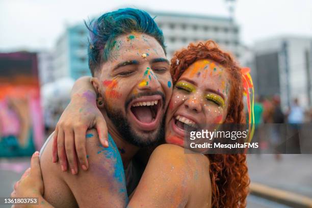 festival di holi - brazilian carnival foto e immagini stock