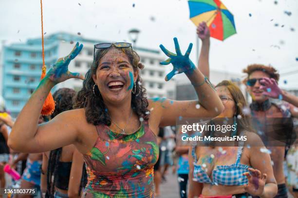 karneval in brasilien - female body painting stock-fotos und bilder