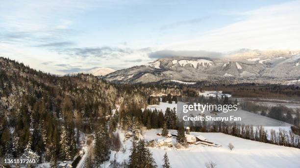 north cascades im winter - nördliches kaskadengebirge stock-fotos und bilder
