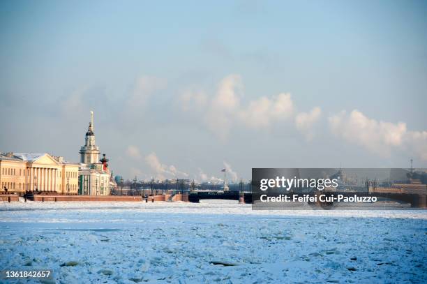 frozen neva river at saint petersburg - neva river stock-fotos und bilder