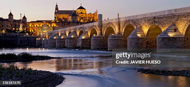 roman bridge - romeinse brug stockfoto's en -beelden