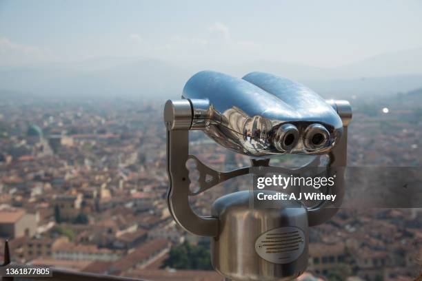 coin operated binoculars - viewfinder foto e immagini stock