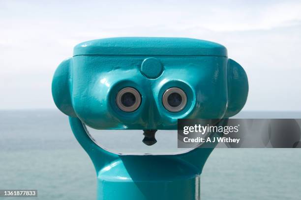 coin operated binoculars - coin operated binocular nobody stock pictures, royalty-free photos & images