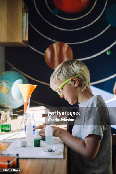 Kids Home Science Project Photos and Premium High Res Pictures - Getty ...