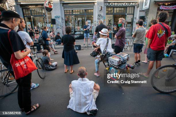 Supporters of the Kisch & Co Bookshop gather in Oranienstraße, Kreuzberg, Berlin in 2020. The demonstration: 'Volle Breiseite 4 Kisch & Co'- 'Full...