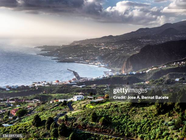 view of the city of santa cruz de la palma at sunrise on the island of la palma. - santa cruz de la palma stock pictures, royalty-free photos & images