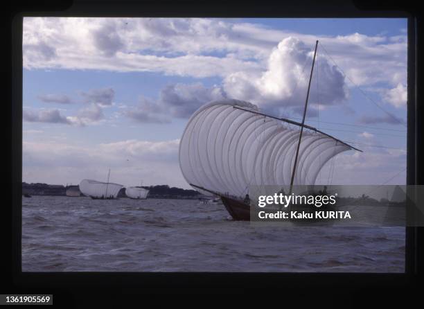 Un bateau japonias "Hobiki Bune" sur le lac Kasumigara, le 22 octobre 1995.