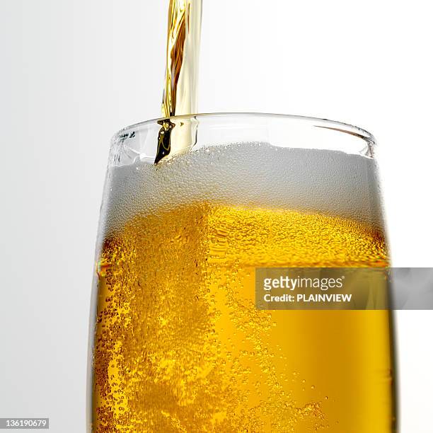 bier xxl - beer pour stock-fotos und bilder