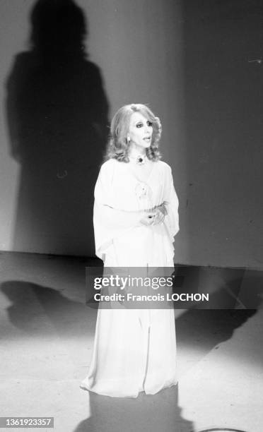 La chanteuse libanaise Fairuz lors d'un show télévisé à Paris le 19 mai 1975.