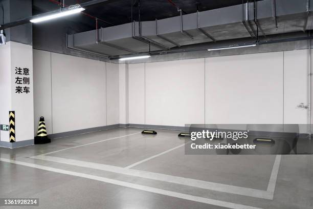 underground car park parking space - parking space imagens e fotografias de stock