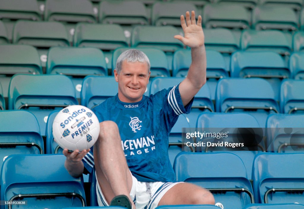 Paul Gascoigne Signs For Glasgow Rangers 1995