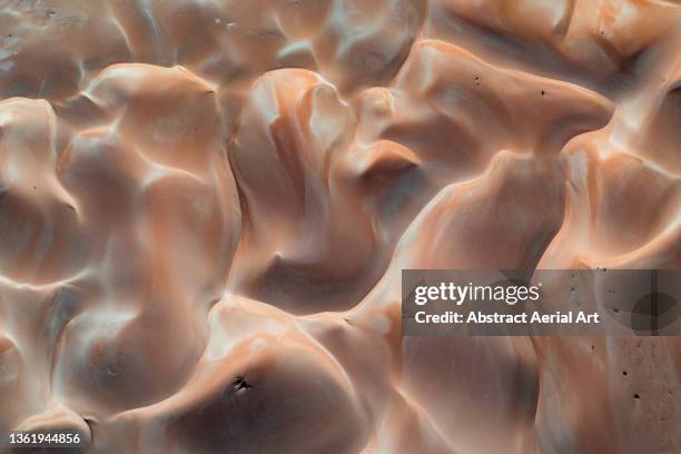 majestic sand dune patterns in the desert photographed from directly above, abu dhabi, united arab emirates - erosion 個照片及圖片檔