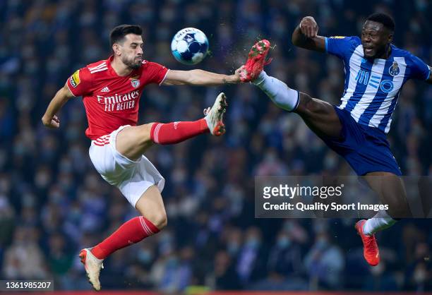 Chancel Mbemba of FC Porto competes for the ball with Luís Miguel Afonso Fernandes 'Pizzi' of SL Benfica during the Liga Portugal Bwin match between...
