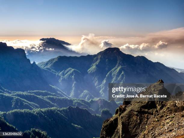 elevated view of a volcanic eruption. volcano of cumbre vieja in the canary island of la palma. - santa cruz de la palma stock pictures, royalty-free photos & images