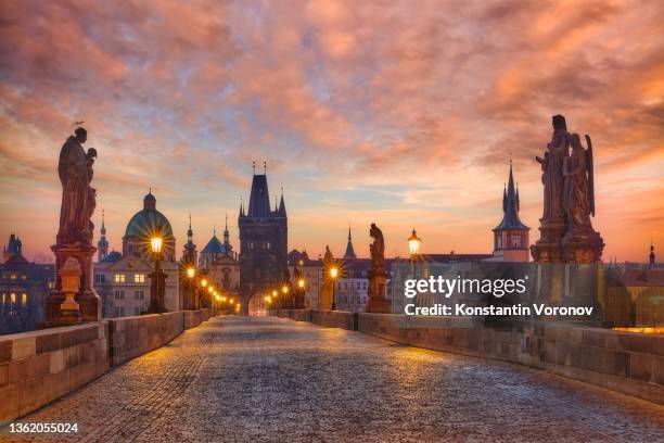 wonderful sunrise on charles bridge, prague. no people - karlsbrücke stock-fotos und bilder