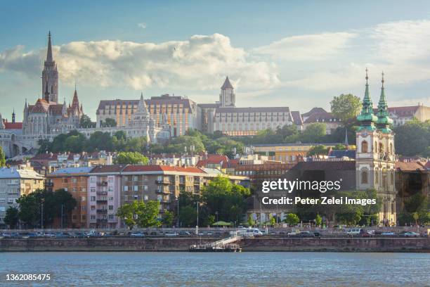 budapest cityscape, buda side waterfront - royal palace budapest stockfoto's en -beelden