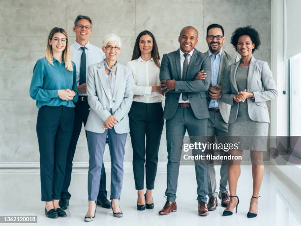 multi étnica equipo de negocios - business team portrait fotografías e imágenes de stock