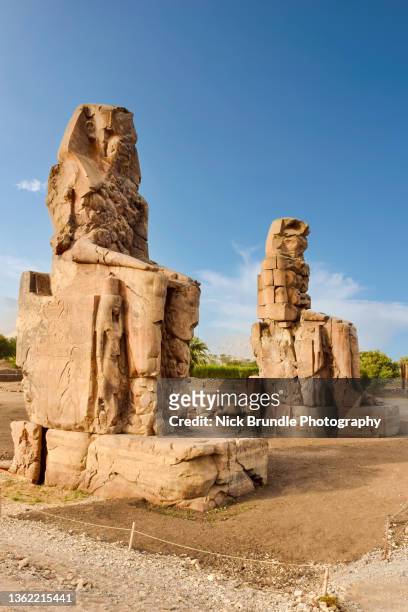 colossi of memnon, luxor, egypt - colossi of memnon stock pictures, royalty-free photos & images