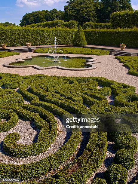 formal garden - hanover germany 個照片及圖片檔