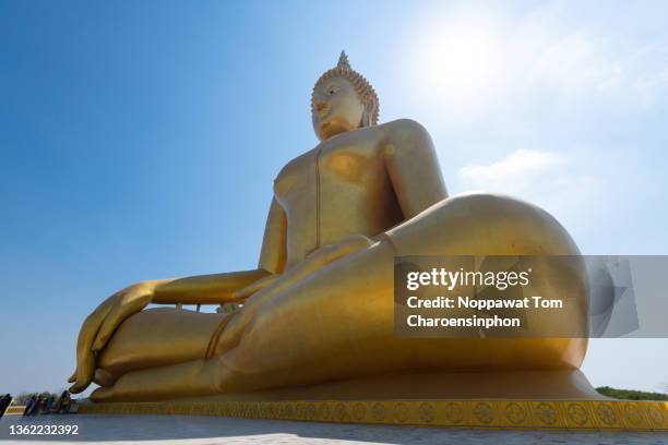 great buddha statue, wat muang, angthong - grote boeddha stockfoto's en -beelden