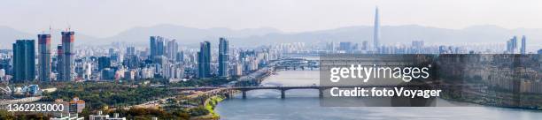 panorama aérien de séoul sur les ponts de la rivière han gratte-ciel paysage urbain corée - han river photos et images de collection