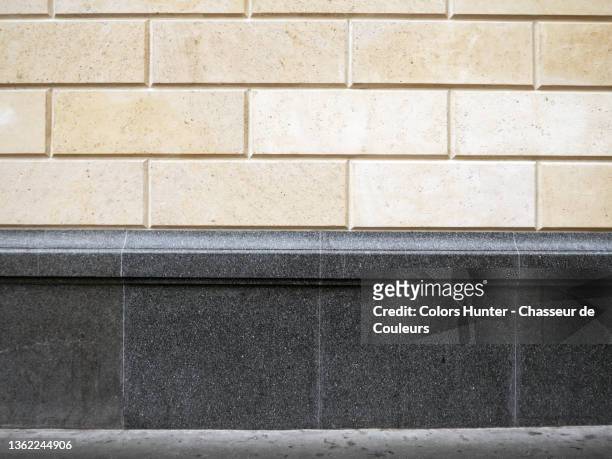 clean and empty stone and marble wall with sidewalk in paris - 古典様式　壁 ストックフォトと画像