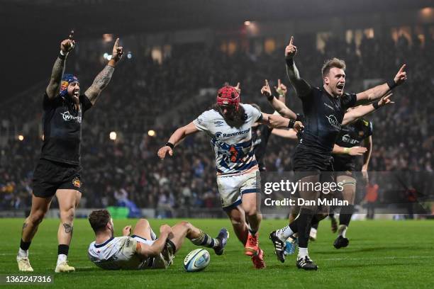 Stuart Hogg of Exeter Chiefs celebrates after scoring their side's third try during the Gallagher Premiership Rugby match between Exeter Chiefs and...