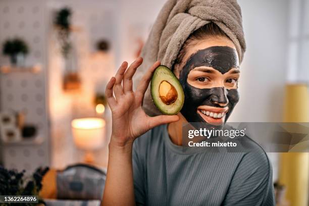 1 2点のblack Face Packのストックフォト Getty Images 1 2点のblack Face Packのストックフォト Getty Images