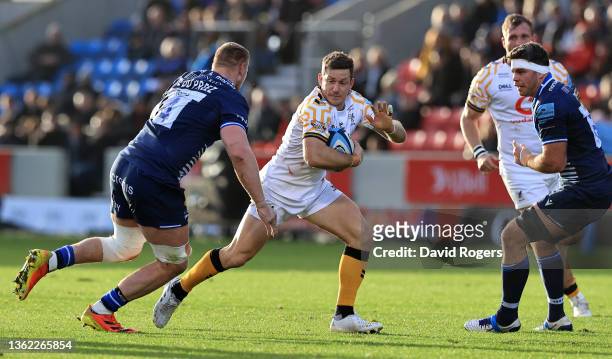 JImmy Gopperth of Wasps takes on Jean-Luc Du Preez during the Gallagher Premiership Rugby match between Sale Sharks and Wasps at AJ Bell Stadium on...