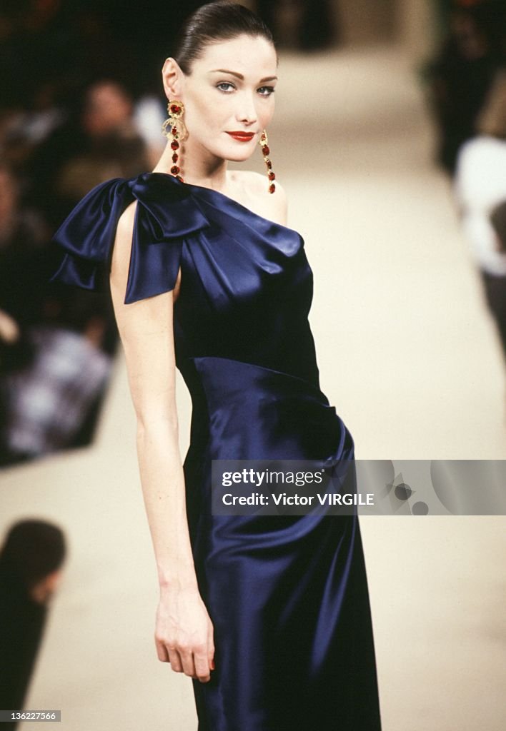 Model Carla Bruni Archives