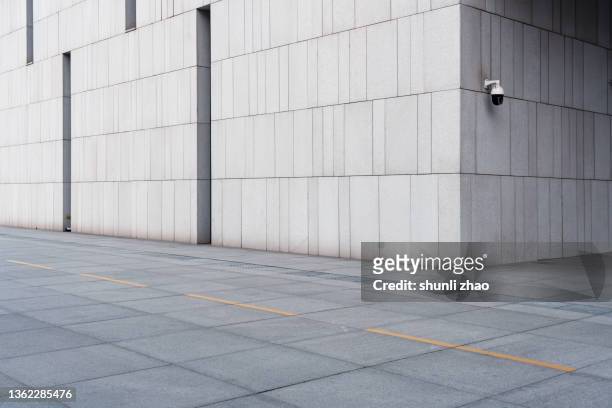 parking lot outside an office building - sidewalk fotografías e imágenes de stock