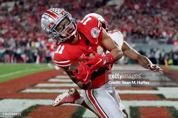 Jaxon Smith-Njigba of the Ohio State Buckeyes catches a touchdown pass against the Utah Utes during the fourth quarter in the Rose Bowl Game at Rose...