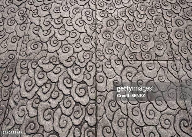 full frame shot of cloud pattern chinese bas relief - bas reliëf stockfoto's en -beelden