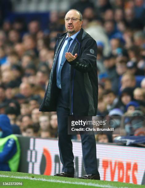 Rafael Benitez, Manager of Everton gives instructions during the Premier League match between Everton and Brighton & Hove Albion at Goodison Park on...