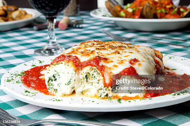 manicotti an italian dinner - conchiglie stockfoto's en -beelden