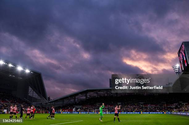 Brentford players acknowledge the fans after the Premier League match between Brentford and Aston Villa at Brentford Community Stadium on January 02,...