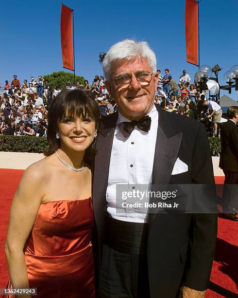 Marlo Thomas and Phil Donahue arrive at the Emmy Awards Show, September 8,1996 in Pasadena, California.