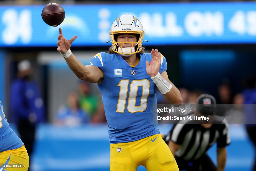 Denver Broncos v Los Angeles Chargers