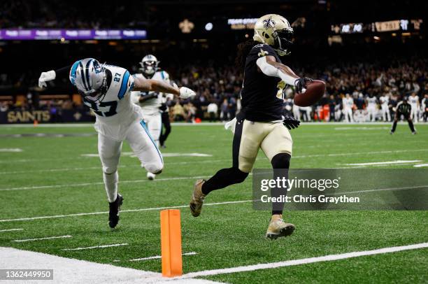 Alvin Kamara of the New Orleans Saints scores a touchdown in the fourth quarter of the game against the Carolina Panthers at Caesars Superdome on...