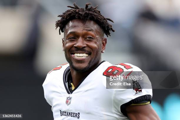 Antonio Brown of the Tampa Bay Buccaneers warms up prior to the game against the New York Jets at MetLife Stadium on January 02, 2022 in East...