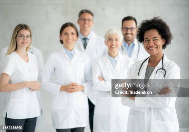 doctors team - medium group stock pictures, royalty-free photos & images