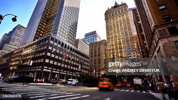 park avenue. new york - park avenue stock-fotos und bilder